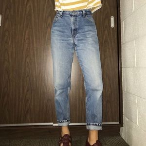 WOMEN’S VINTAGE LEVI’S